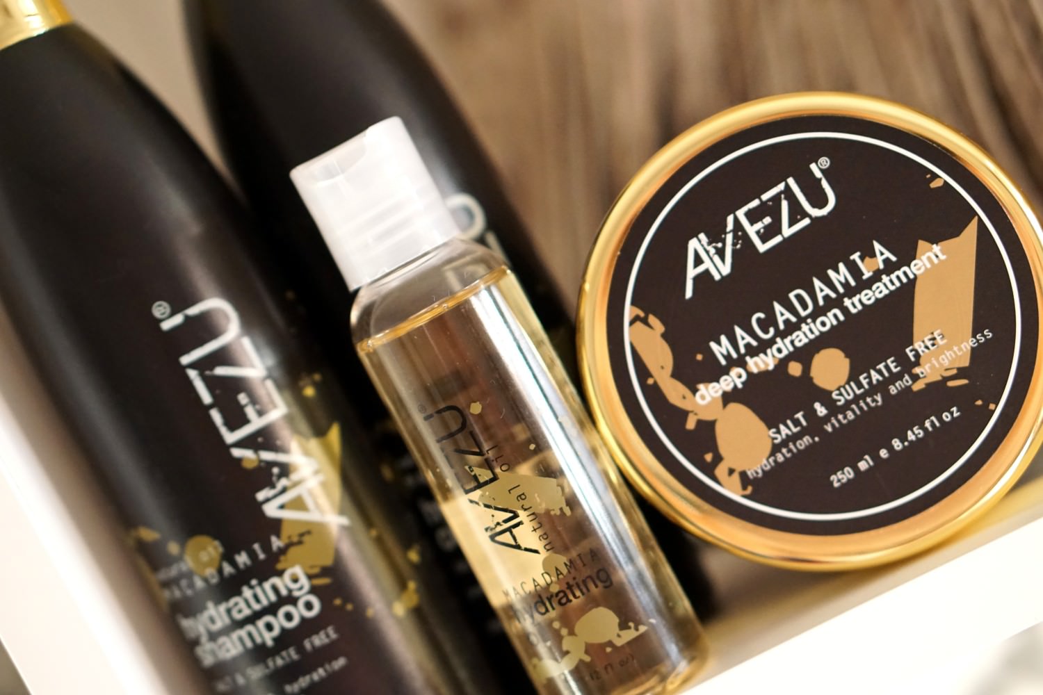 1461838401-avezu-macadamia-oil-series-moisture-hydrating